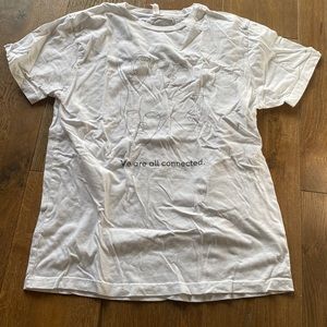 T shirt “we are all connected”